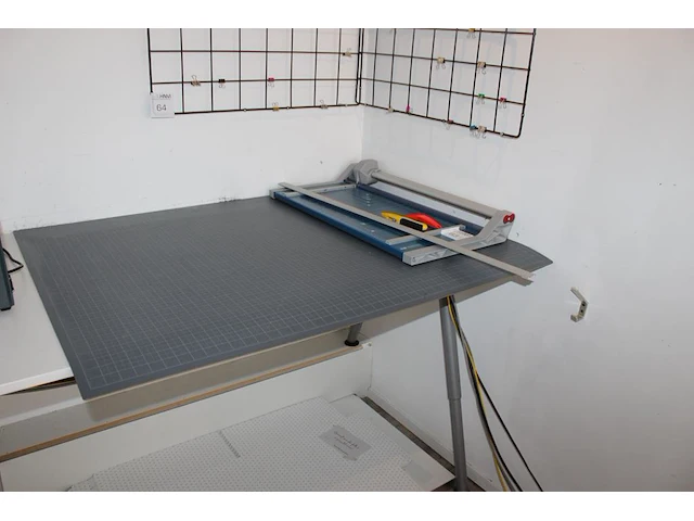 Snijapparaat dahle 552 met maximale snijbreedte 50 cm met snijmat 90 x 120 cm, stanleymes en glaskrabber. - afbeelding 1 van  2