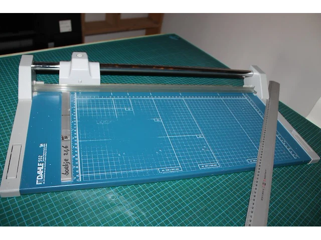 Snijapparaat dahle 552 met maximale snijbreedte 50, snijmat 90 x 120 cm en lineaal. - afbeelding 2 van  3