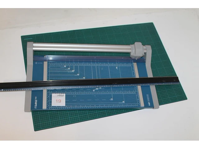 Snijapparaat dahle 552 met maximale snijbreedte 50, snijmat 90 x 120 cm en liniaal. - afbeelding 1 van  1