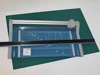 Snijapparaat dahle 552 met maximale snijbreedte 50, snijmat 90 x 120 cm en liniaal.