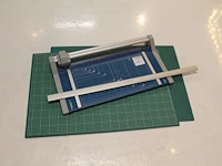 Snijapparaat dahle 552 met maximale snijbreedte 50, twee snijmatten 90 x 120 cm en liniaal. - afbeelding 1 van  1