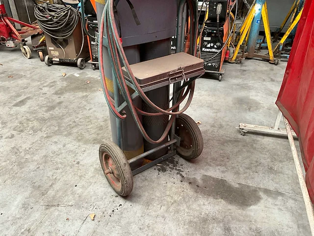 Snijbrander met flessenwagen - afbeelding 3 van  9