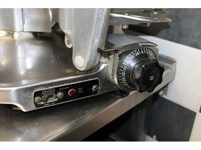 Snijmachine berkel 834. - afbeelding 2 van  4