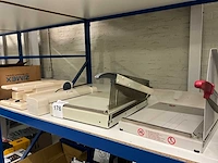 Snijmachine / bindapparast, lamineerapparaat. - afbeelding 1 van  3