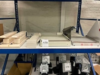 Snijmachine / bindapparast, lamineerapparaat. - afbeelding 2 van  3