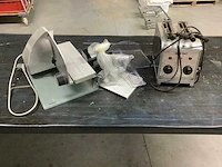 Snijmachine en toaster (2x) - afbeelding 1 van  4