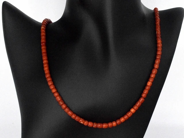 Snoer met echte bloedkoralen - afbeelding 1 van  9