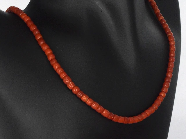 Snoer met echte bloedkoralen - afbeelding 3 van  9