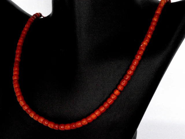 Snoer met echte bloedkoralen - afbeelding 4 van  9