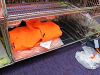 Softshell jacks in diverse maten en uitvoeringen 8 stuks. excl. draadmand - afbeelding 1 van  2