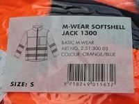 Softshell jacks in diverse maten en uitvoeringen 8 stuks. excl. draadmand - afbeelding 2 van  2