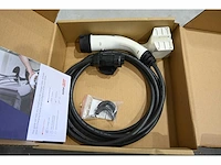 Solar edge se-ev 15m32 - kit ev laadkabel met houder - afbeelding 1 van  4