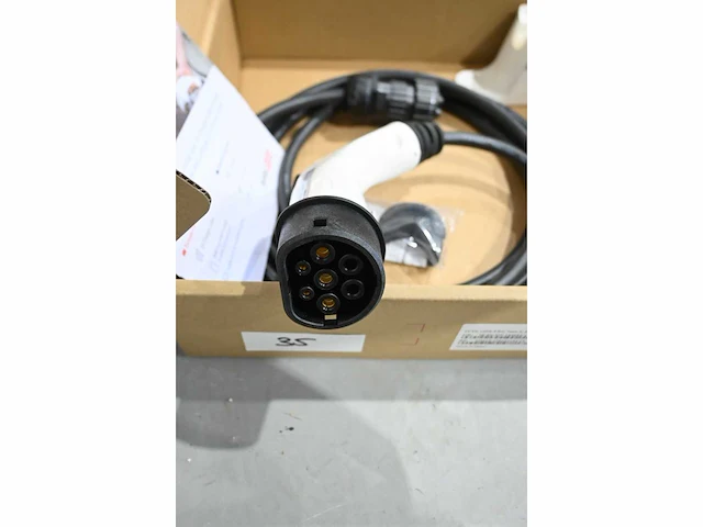 Solar edge se-ev 15m32 - kit ev laadkabel met houder - afbeelding 2 van  4