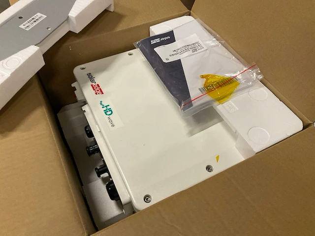Solar edge se4000h omvormer - afbeelding 1 van  2