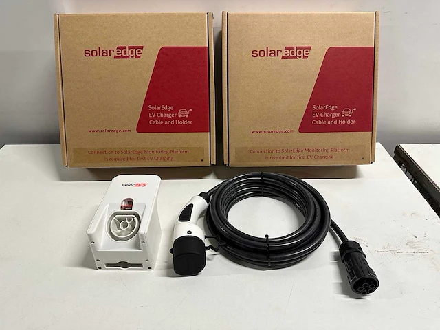 Solaredge - se-ev-kit-25m32-2 - ev lader kabel en houder 7.6m type2 32a (2x) - afbeelding 1 van  6