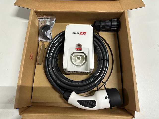 Solaredge - se-ev-kit-25m32-2 - ev lader kabel en houder 7.6m type2 32a (2x) - afbeelding 5 van  6