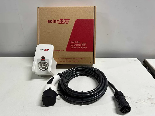 Solaredge - se-ev-kit-25m32-2 - ev lader kabel en houder 7.6m type2 32a - afbeelding 1 van  7