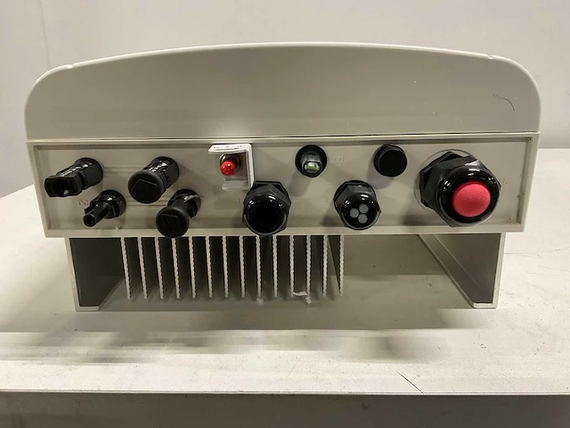 Solaredge - se8k - gebruikte omvormer t.b.v. zonnepanelen (werking onbekend) - afbeelding 3 van  4