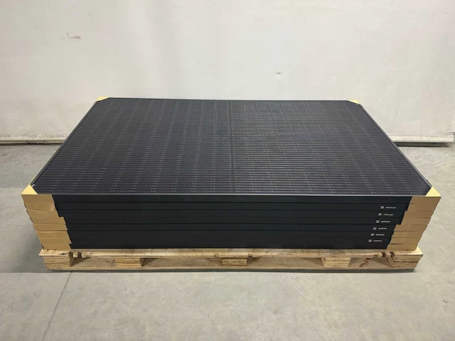Solaredge - set van 8 full black zonnepanelen (360 wp) met optimizers - afbeelding 1 van  5