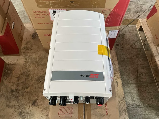Solaredge se5k-rwb omvormer (2x) - afbeelding 1 van  5