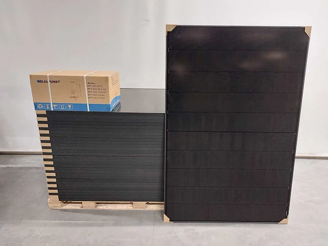Solartec - m10/108g-420w - set van 32 full black (420 wp) glas-glas zonnepanelen en 1 blaupunkt bpt-v03-12.0 omvormer (3-fase) - afbeelding 2 van  9