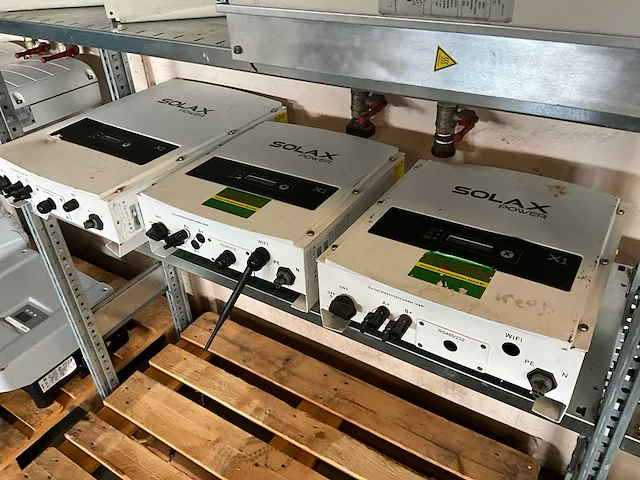 Solax omvormer (3x) - afbeelding 1 van  6
