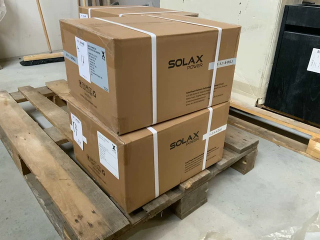Solax power inverter (2x) - afbeelding 1 van  3