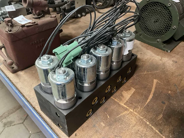 Solenoid verdeelblok - afbeelding 1 van  5