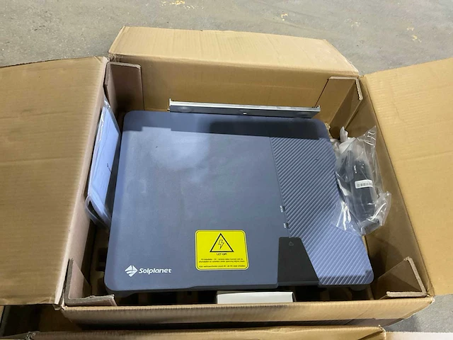 Solplanet asw10k-lt-g2 pro omvormer - afbeelding 1 van  3