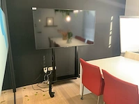 Sony 65" flatscreen op mobiel onderstel - afbeelding 1 van  5