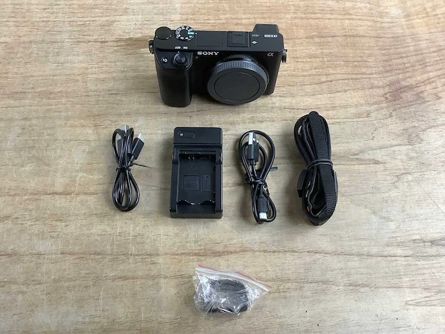 Sony a6300 - body - zwart + e pz 18-105mm f4 - afbeelding 10 van  15