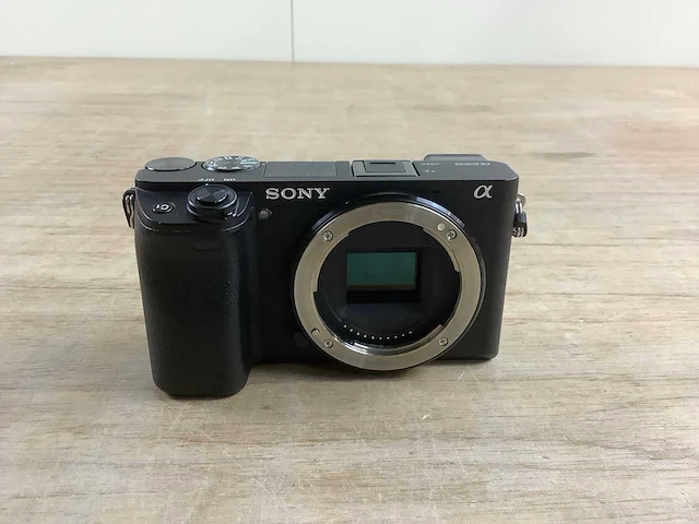 Sony a6300 - body - zwart + e pz 18-105mm f4 - afbeelding 12 van  15