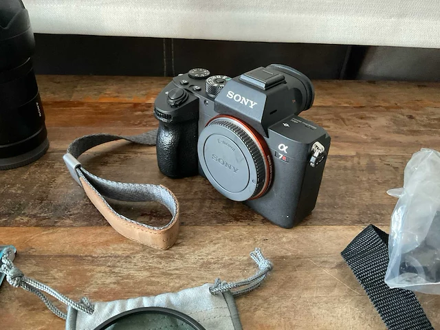 Sony a7r mark lll met sel55f18z lens en toebehoren - afbeelding 27 van  39