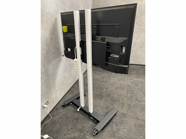 Sony bravia - 65" monitor op verrijdbaar statief - afbeelding 2 van  17