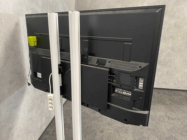 Sony bravia - 65" monitor op verrijdbaar statief - afbeelding 11 van  17