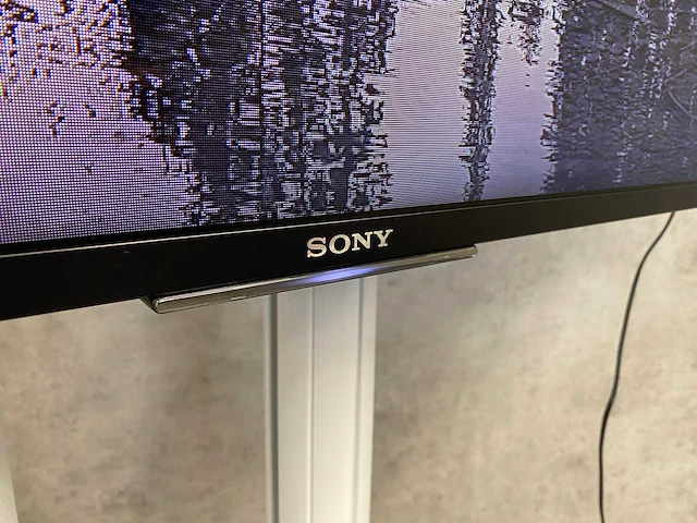 Sony bravia - 65" monitor op verrijdbaar statief - afbeelding 7 van  17
