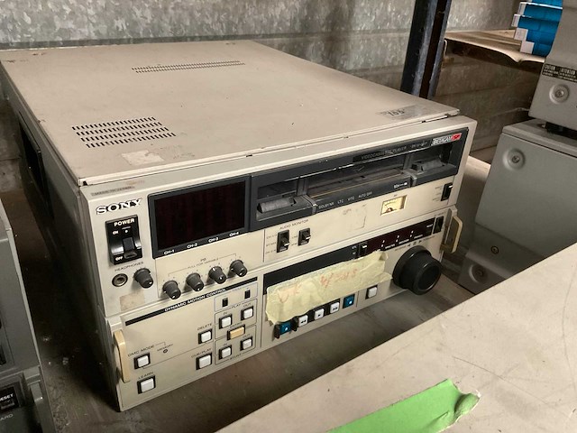 Sony bvw-65p videocassette player - afbeelding 1 van  2