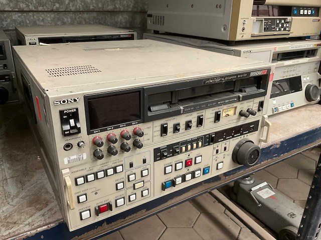 Sony bvw-70p videocassette recorder - afbeelding 1 van  3
