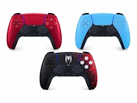 Sony ps5 dualsense draadloze controller - volcanic red + sony ps5 dualsense draadloze controller - starlight blue + sony ps5 dualsense draadloze controller - marvel's spider-man 2 - limited edition - afbeelding 1 van  2