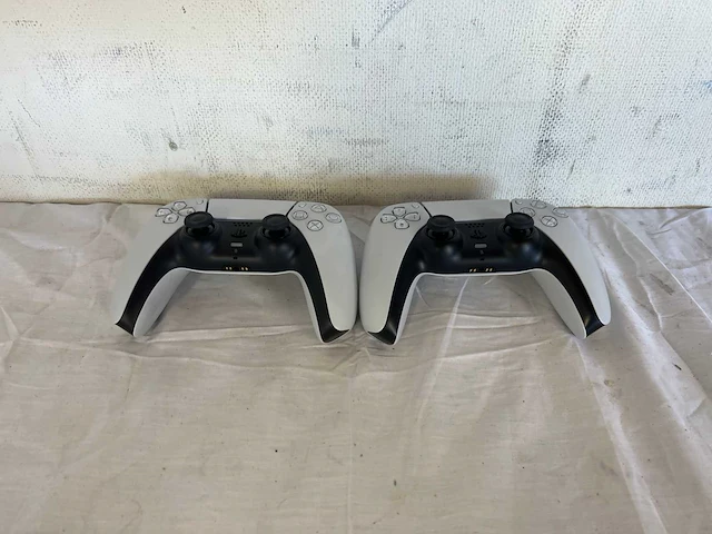 Sony ps5 dualsense draadloze controller - wit (2x) - afbeelding 2 van  2