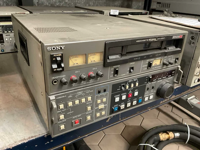Sony pvw-2800p videocassette recorder - afbeelding 1 van  2