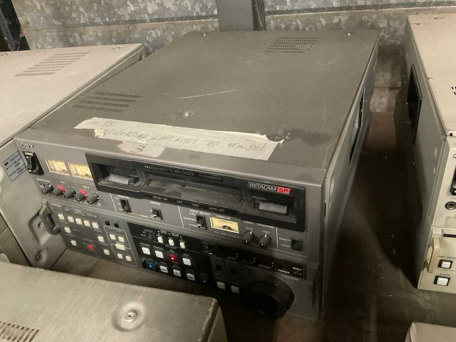 Sony pvw-2800p videocassette recorder - afbeelding 2 van  3