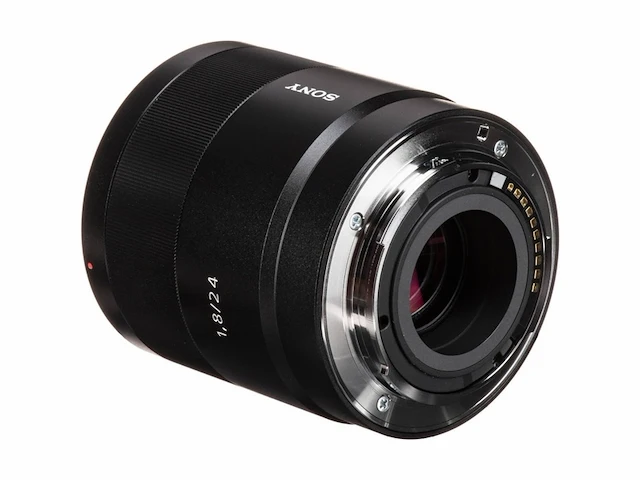 Sony sel-24f18z zeiss groothoeklens (vaste brandpuntsafstand, 24 mm, f1.8, aps-c, geschikt voor a6000, a5100, a5000 en nex series, e-mount)zwart - afbeelding 1 van  5