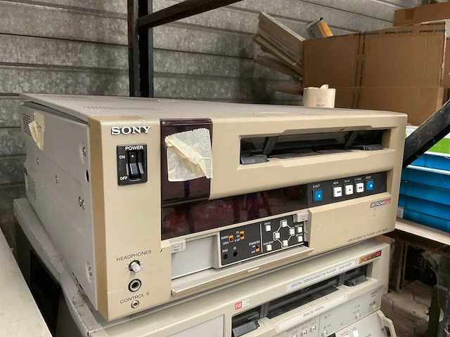 Sony uwv-1600p videocassette player - afbeelding 1 van  3