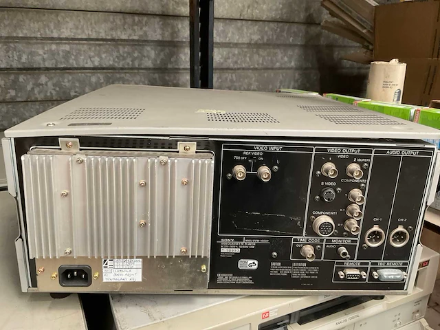 Sony uwv-1600p videocassette player - afbeelding 3 van  3
