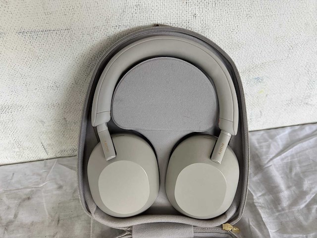 Sony wh-1000xm5 - draadloze koptelefoon met noise cancelling - zilver - afbeelding 2 van  2