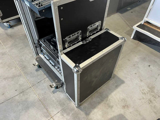 Soundcraft behringer europower line 6 - 19 inch - taperack - afbeelding 5 van  7