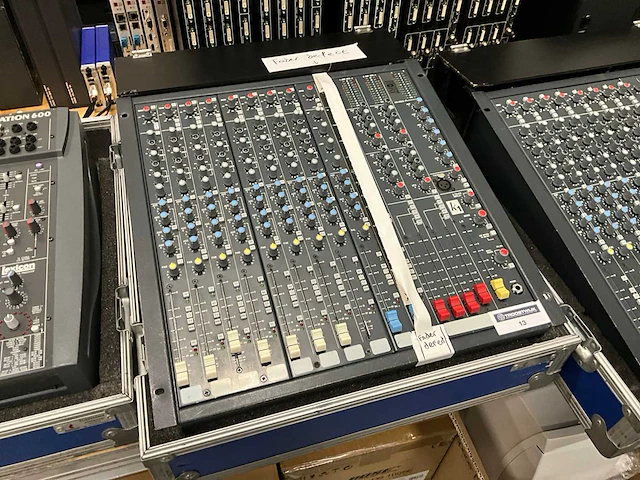 Soundcraft k1 analoge mengtafel - afbeelding 2 van  7