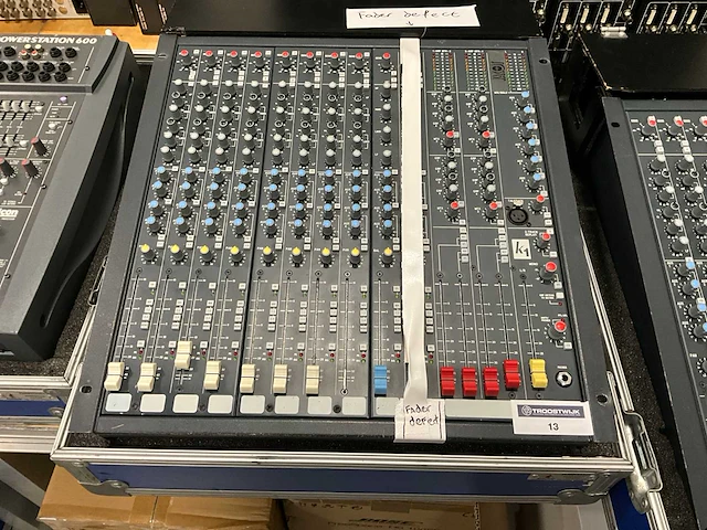 Soundcraft k1 analoge mengtafel - afbeelding 3 van  7