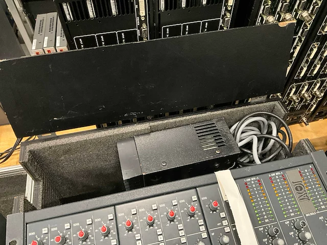 Soundcraft k1 analoge mengtafel - afbeelding 5 van  7